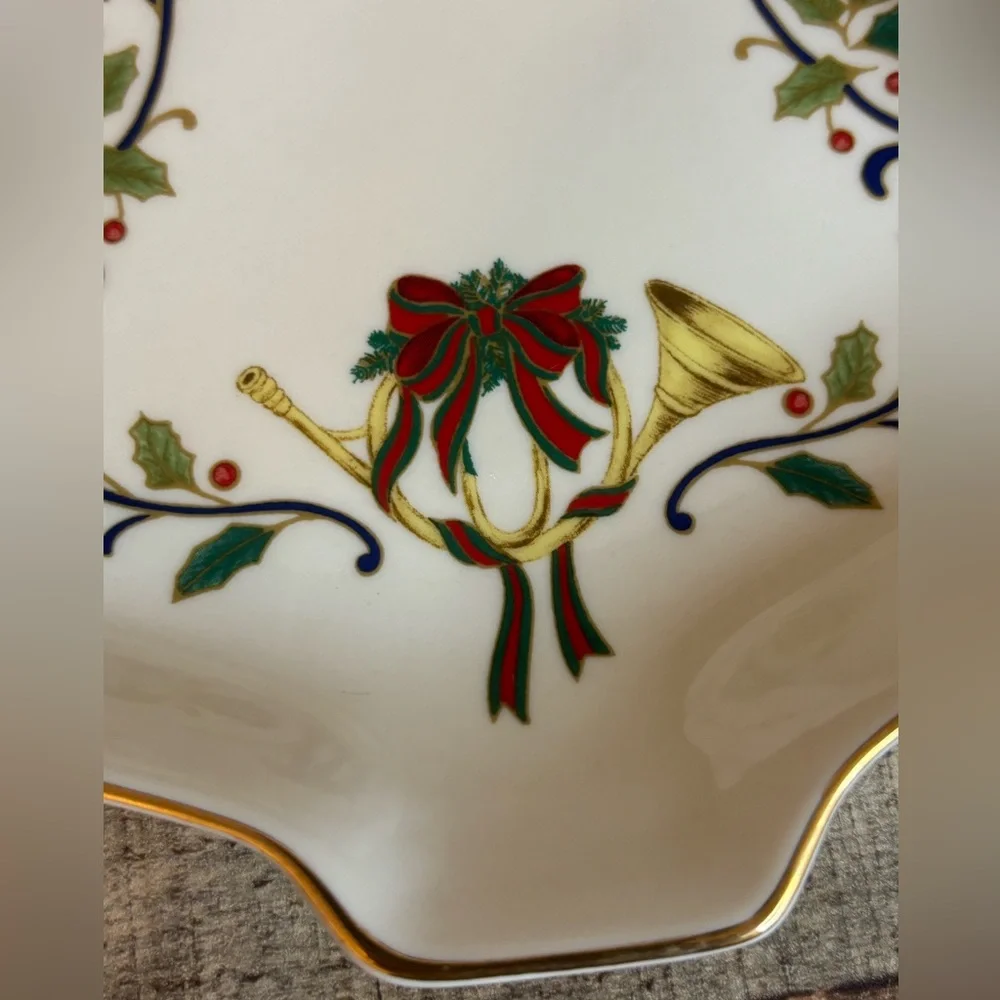 Mikasa Holiday Elegance Christmas Tree Candy Dish FK001 Fine Porcelain 8